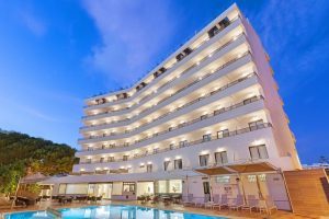 Hotel con piscina y jacuzzi en Mallorca
