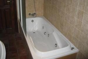 cómodo hotel con bañera de hidromasaje privada en la Sierra de Cazorla